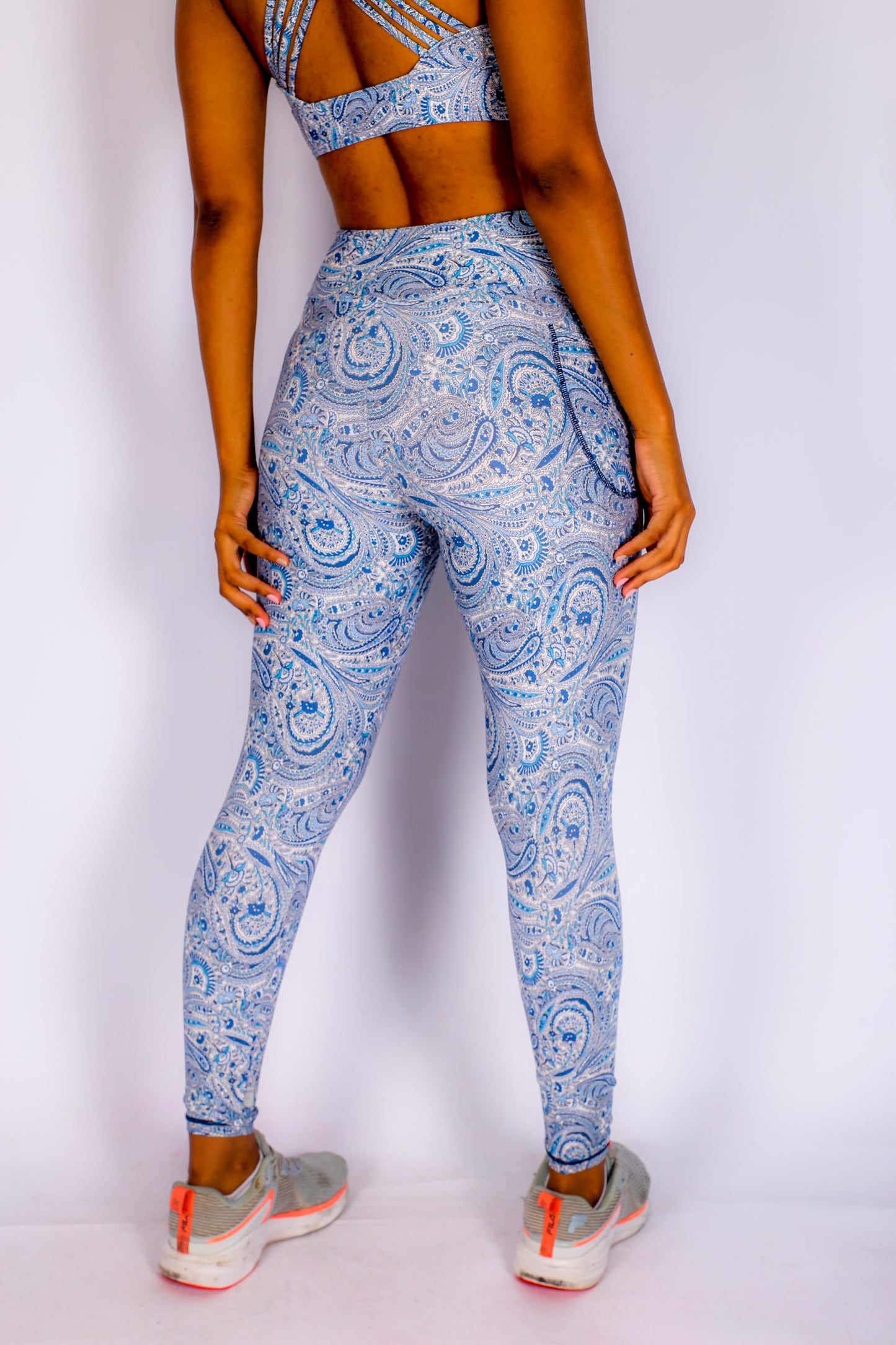 Blue Paisle Set Leggings with pockets and Sports bra cross in the back - sale