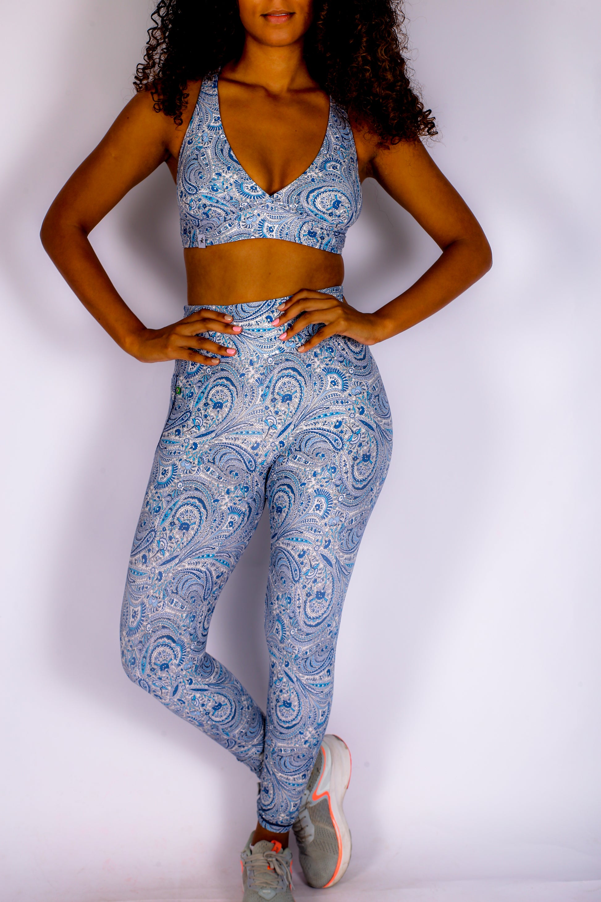 Blue Paisle Set Leggings with pockets and Sports bra cross in the back –  fancypantsfity