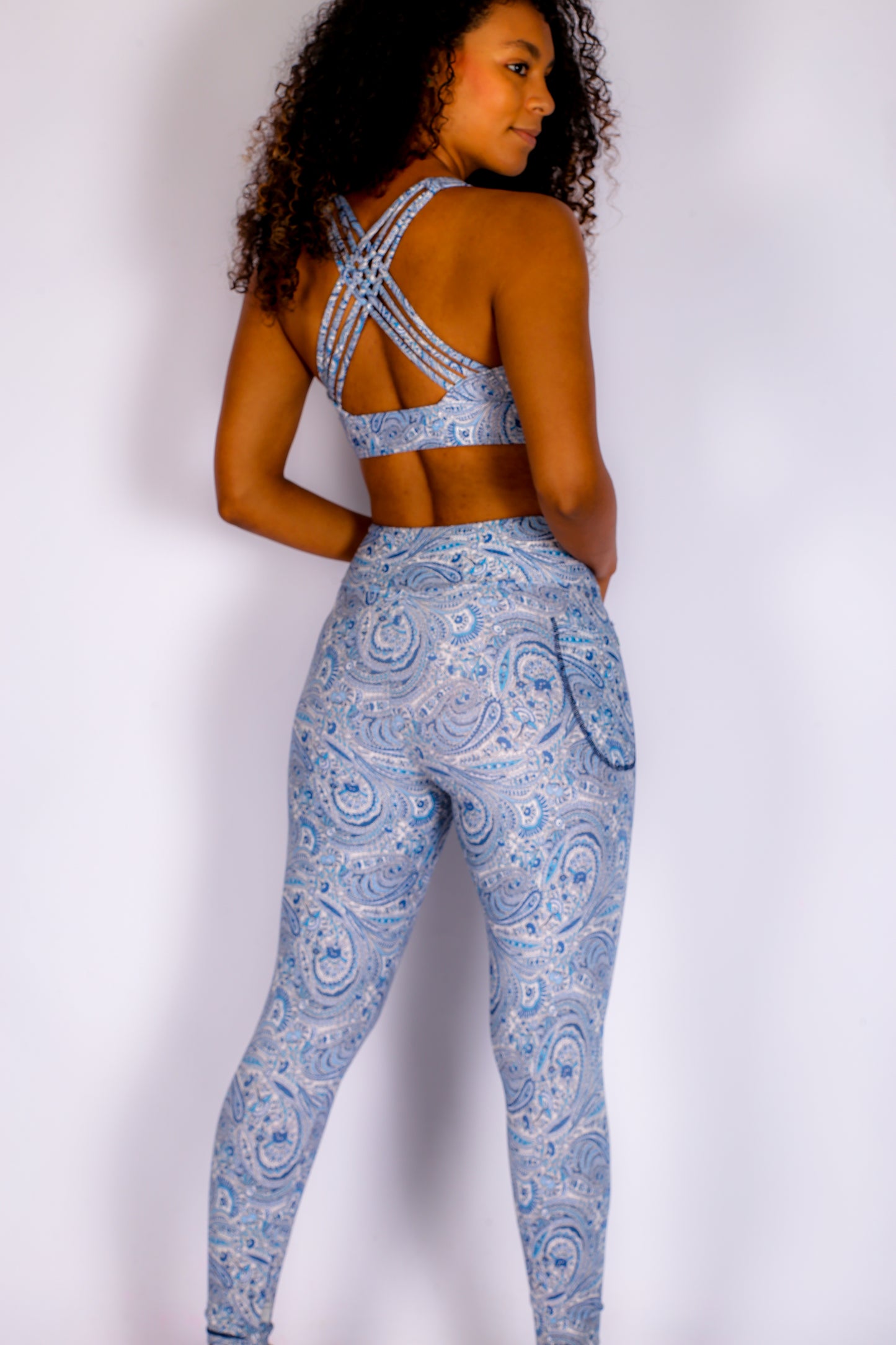 Blue Paisle Set Leggings with pockets and Sports bra cross in the back - sale